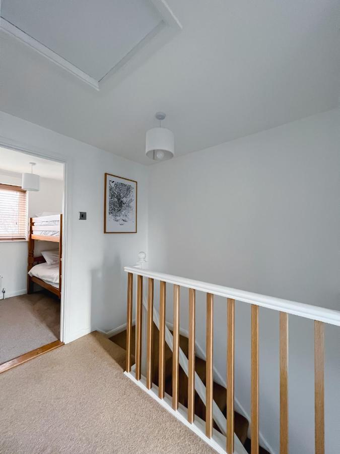 فيلا Bright & Cosy - Jacuzzi - Log Burner - King Beds Tangmere المظهر الخارجي الصورة